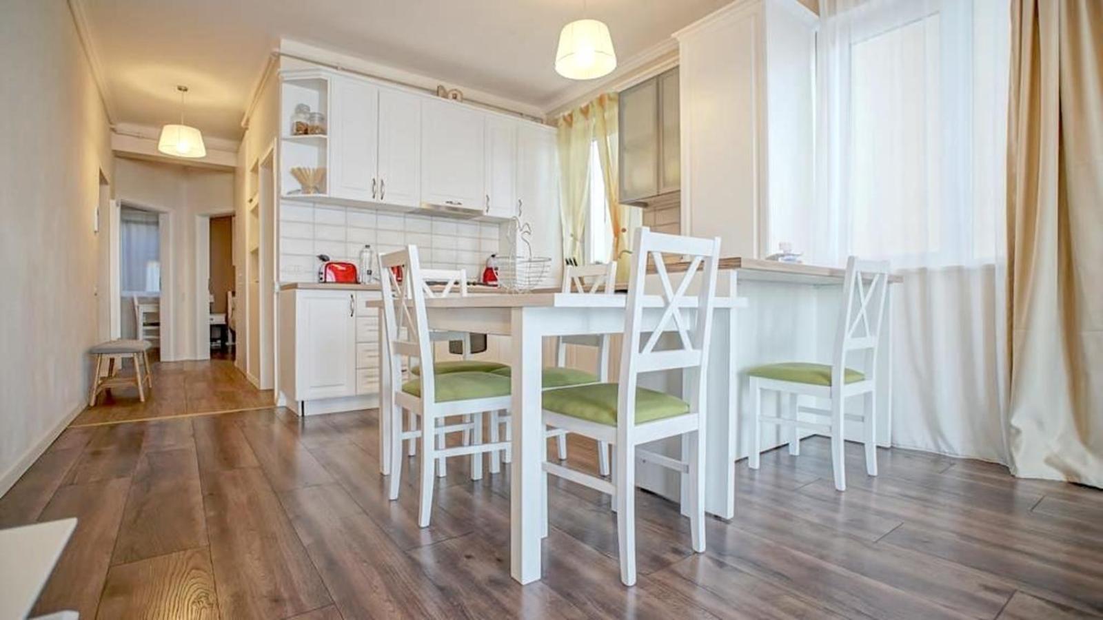 Central Maximus Apartment Brasov Luaran gambar